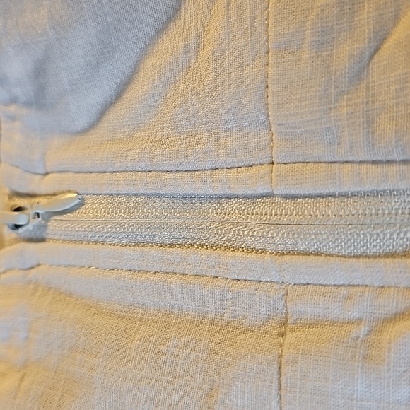 Shein Crop Top With Enbroidery. Size 2. Completly Lined. White. - Picture 6 of 8